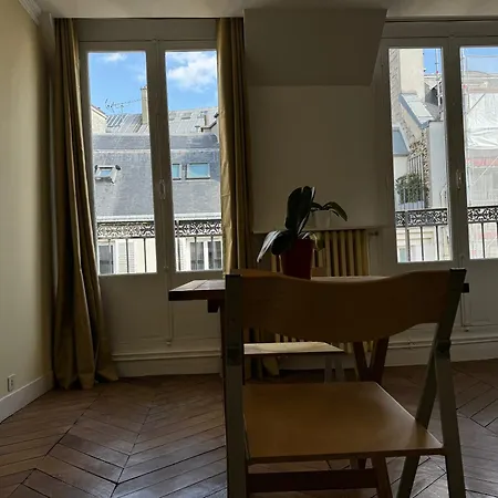 Arc De Triomphe - Champs Elysees - Super Emplacement - 5e Etage - Balcon - 60 M2