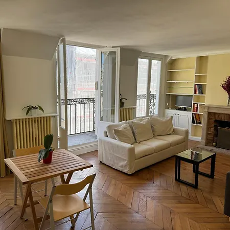 Arc De Triomphe - Champs Elysees - Super Emplacement - 5e Etage - Balcon - 60 M2 *